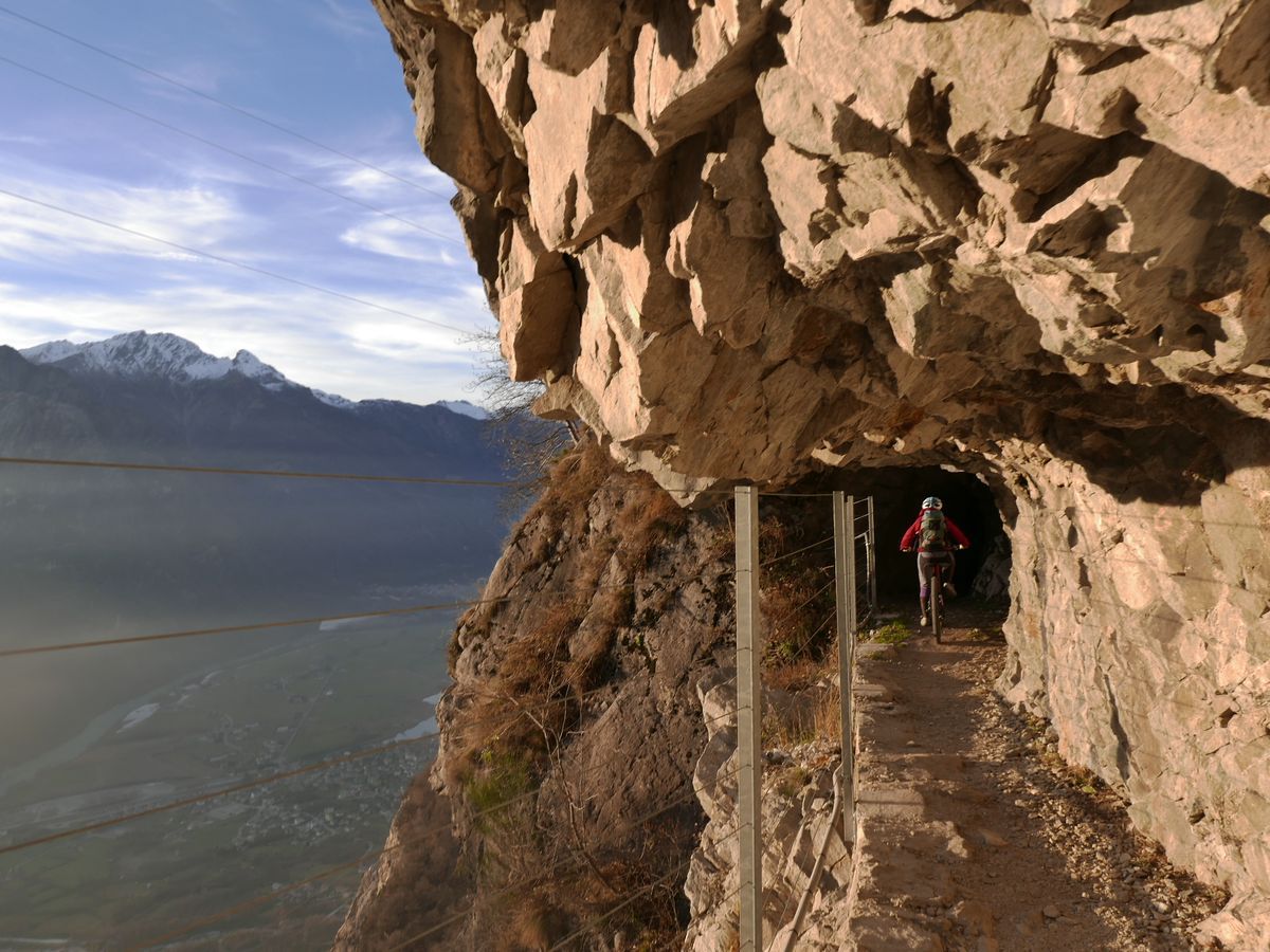Tracciolino della Val Codera, il fascino dei Tunnel in Mountain Bike
