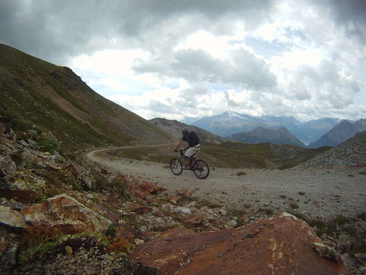 In mountain bike dallo Stelvio a Livigno